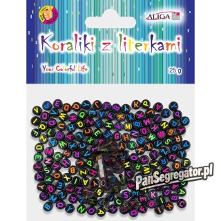 Koraliki czarne plastikowe z literkami 7x4mm PJA-0323 ALIGA